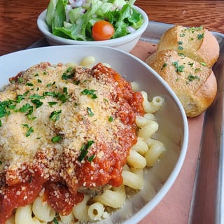 Pasta & Meatballs with Salad & Garlic Bread