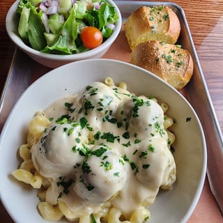 Chicken Meatball Alfredo with Salad & Garlic Bread